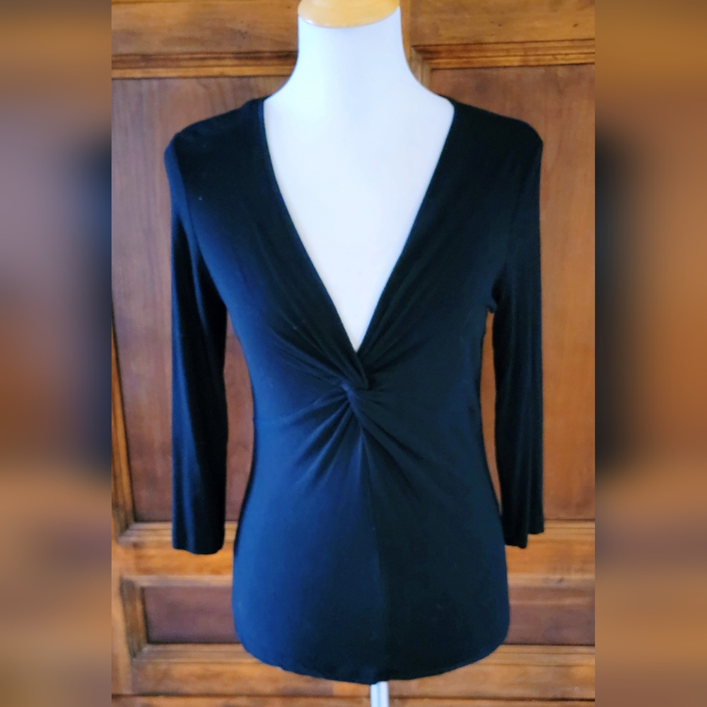 Women's VNeck 3/4 Sleeves Top - M